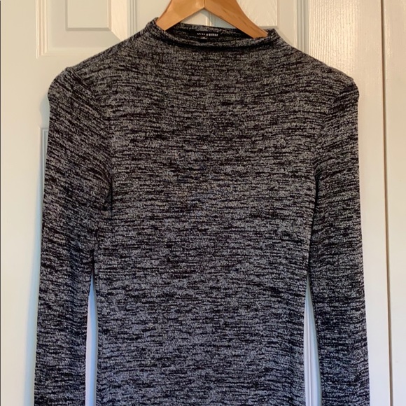 Fitted mock neck dress - Picture 2 of 4